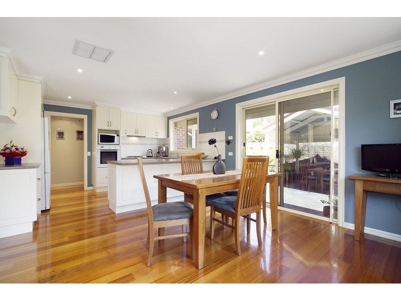 2/7 Timms Avenue, Croydon VIC 3136