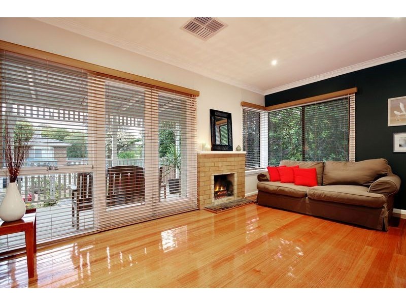 15 Thurleigh Avenue, Croydon South VIC 3136