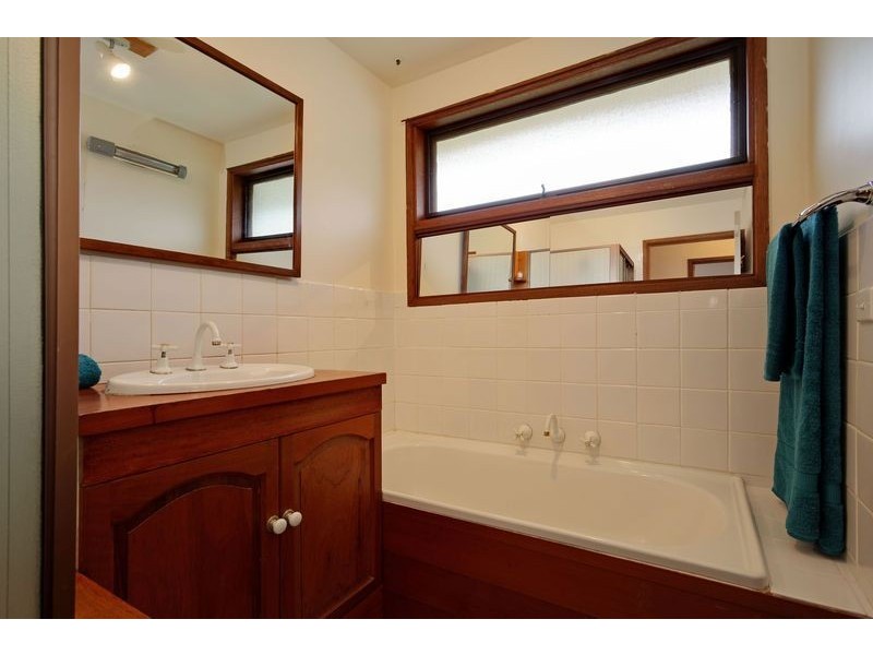 63 Central Avenue, Croydon South VIC 3136