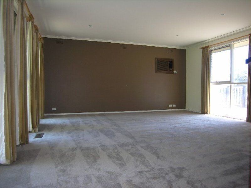 10 Chinook Crescent, Mooroolbark VIC 3138