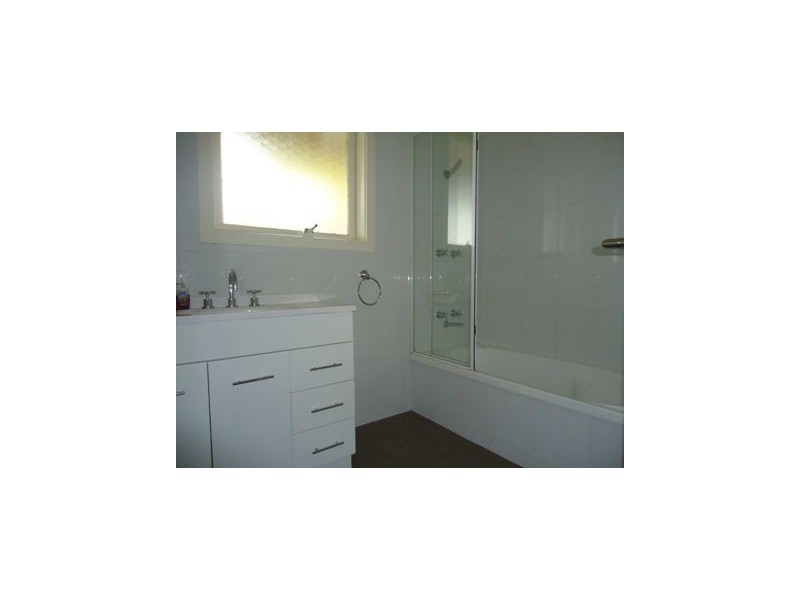 10 Chinook Crescent, Mooroolbark VIC 3138