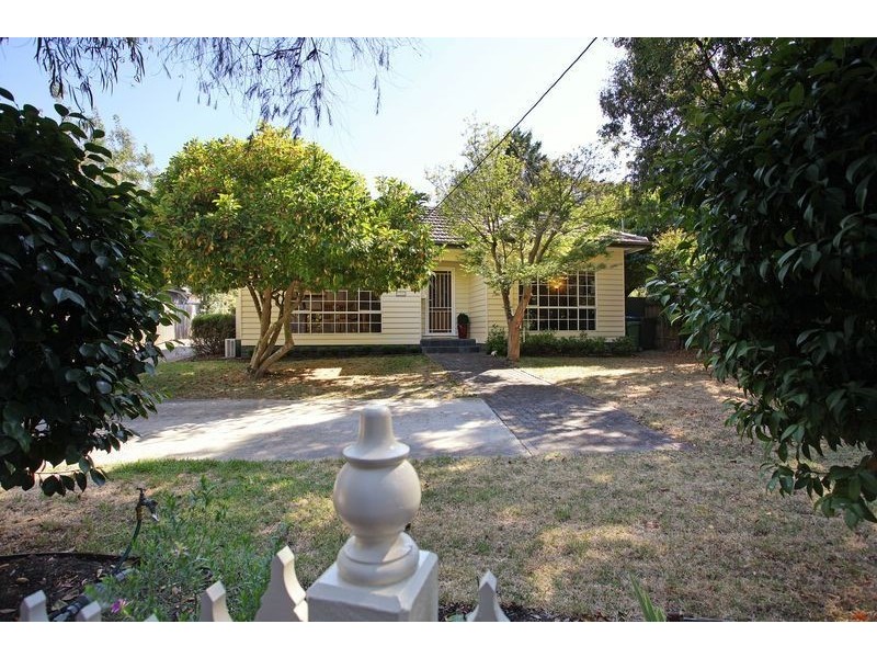 49 Lincoln Road, Croydon VIC 3136