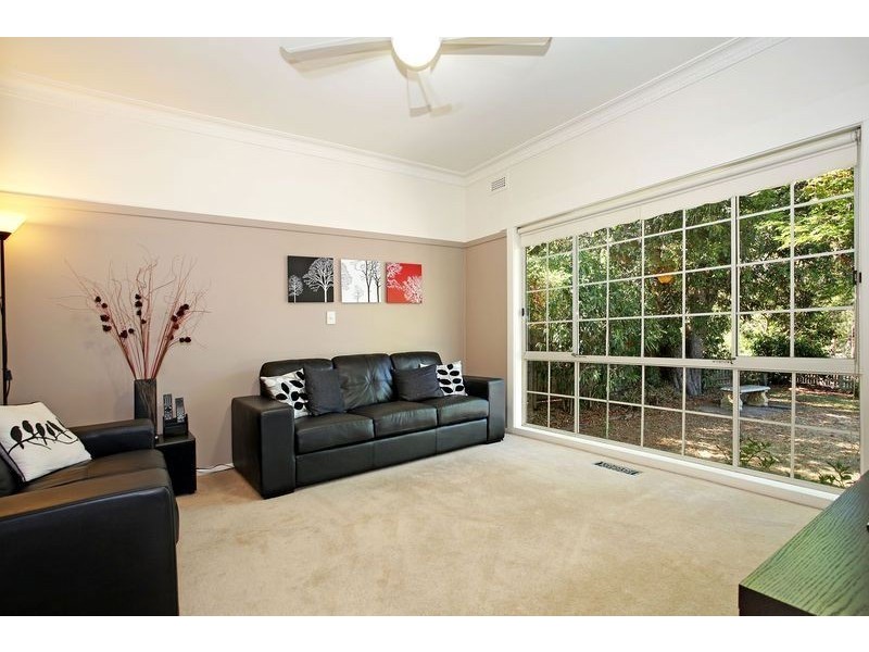 49 Lincoln Road, Croydon VIC 3136