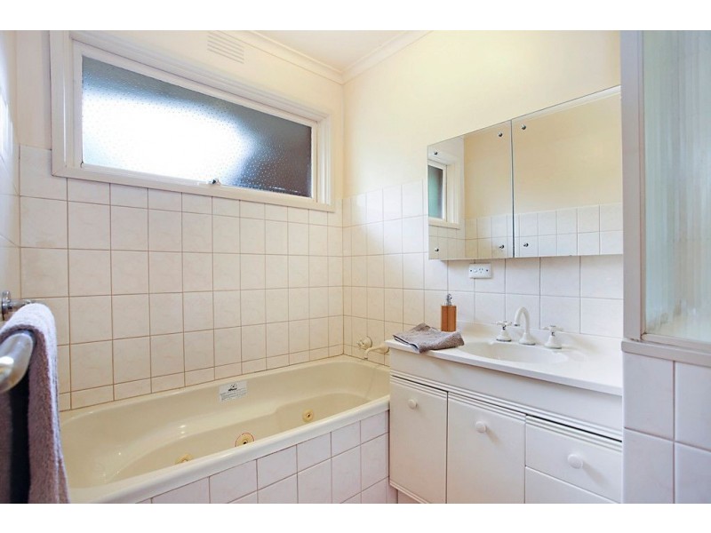 77 Bonnie View Road, Croydon North VIC 3136
