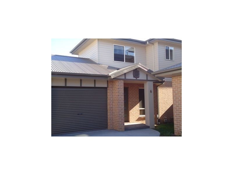 6 Heath Crs, Mooroolbark VIC 3138