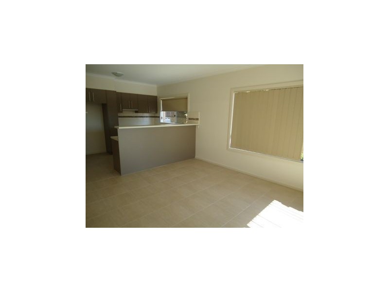 6 Heath Crs, Mooroolbark VIC 3138