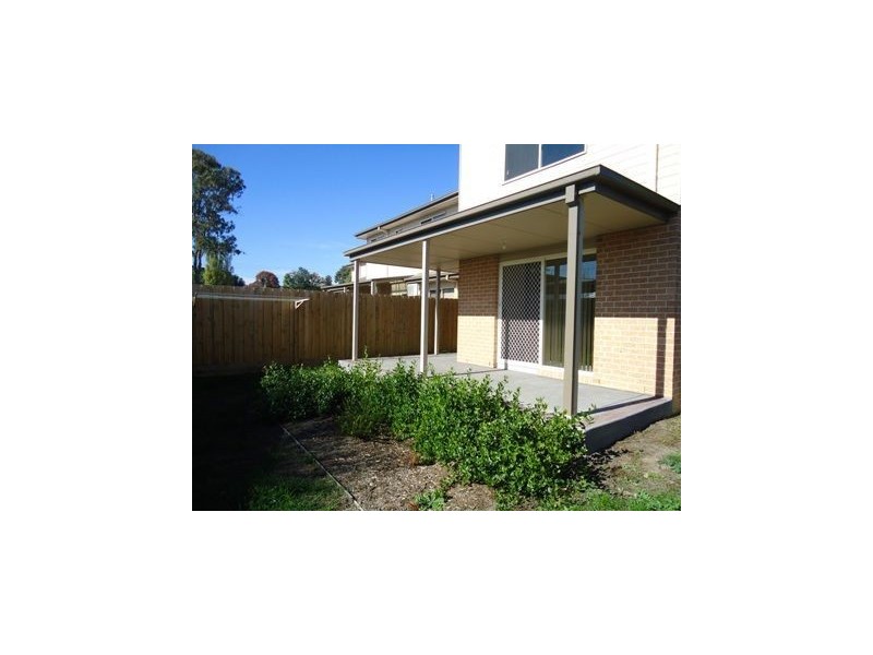 6 Heath Crs, Mooroolbark VIC 3138