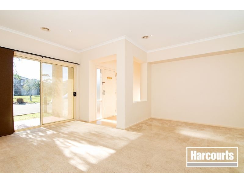 13 Kirren Close, Cranbourne VIC 3977