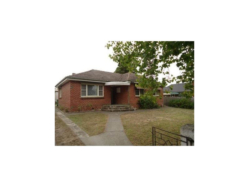 23 Kitchener Road, Croydon VIC 3136