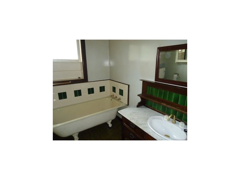 23 Kitchener Road, Croydon VIC 3136