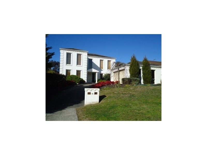 16 The Dell, Croydon North VIC 3136