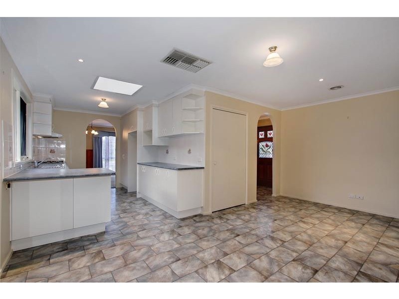 4 Graham Avenue, Kilsyth VIC 3137