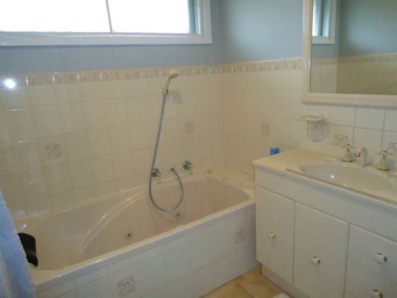 38 Kingloch Parade, Wantirna VIC 3152