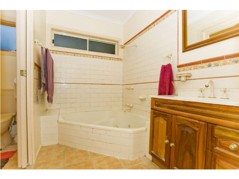 21 Ross Road, Croydon VIC 3136