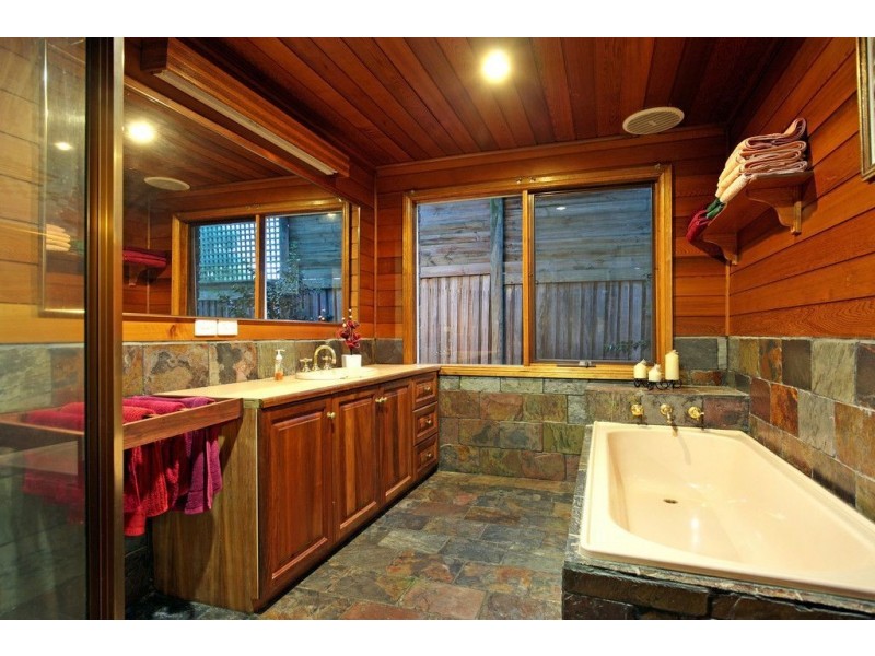 16 Fitzgerald Court, Mooroolbark VIC 3138