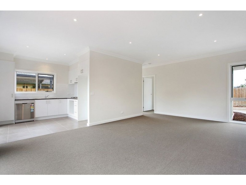 2/12 Andrew Street, Mooroolbark VIC 3138