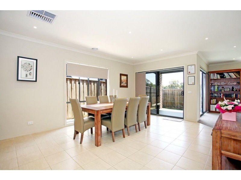 12 Temple Miles Road, Croydon VIC 3136