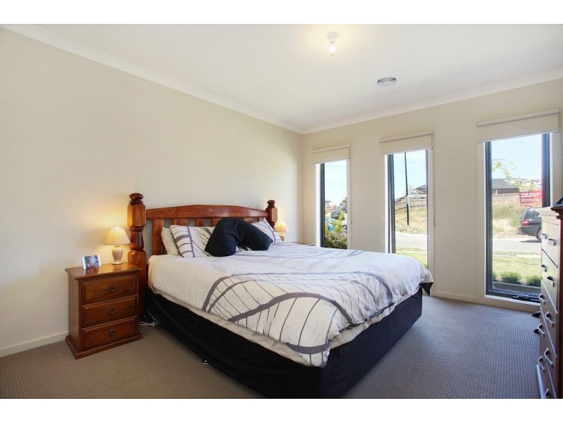 12 Temple Miles Road, Croydon VIC 3136
