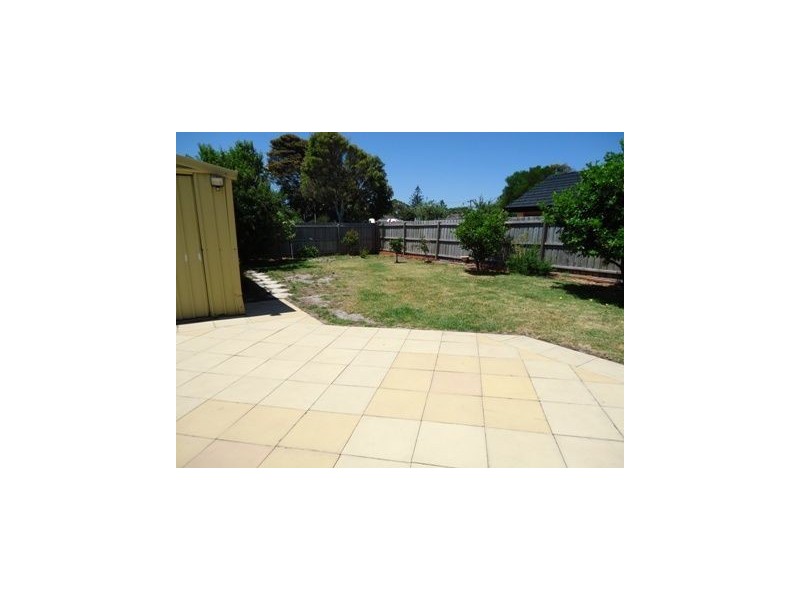 10 Mahoney Cres, Seaford VIC 3198