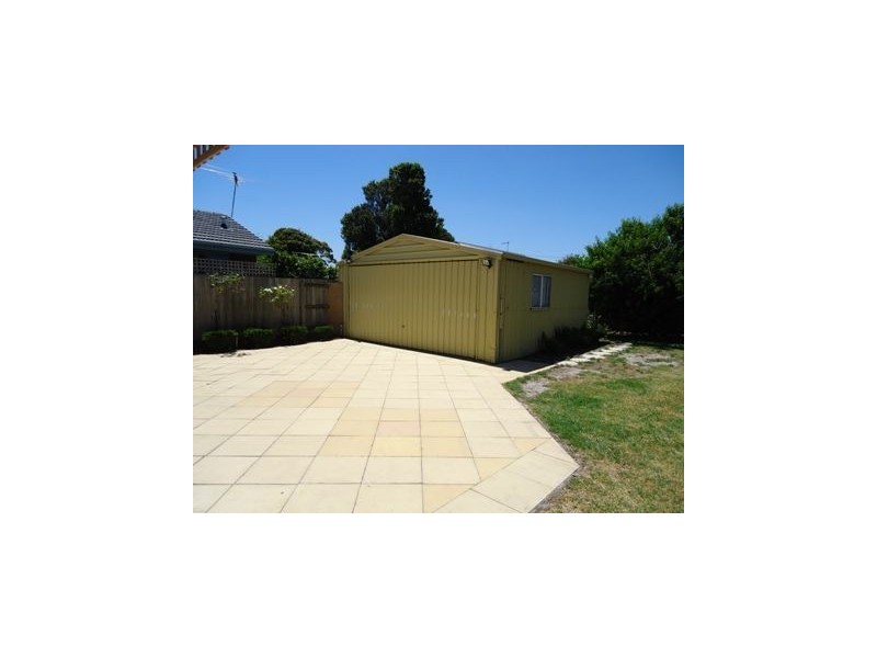10 Mahoney Cres, Seaford VIC 3198
