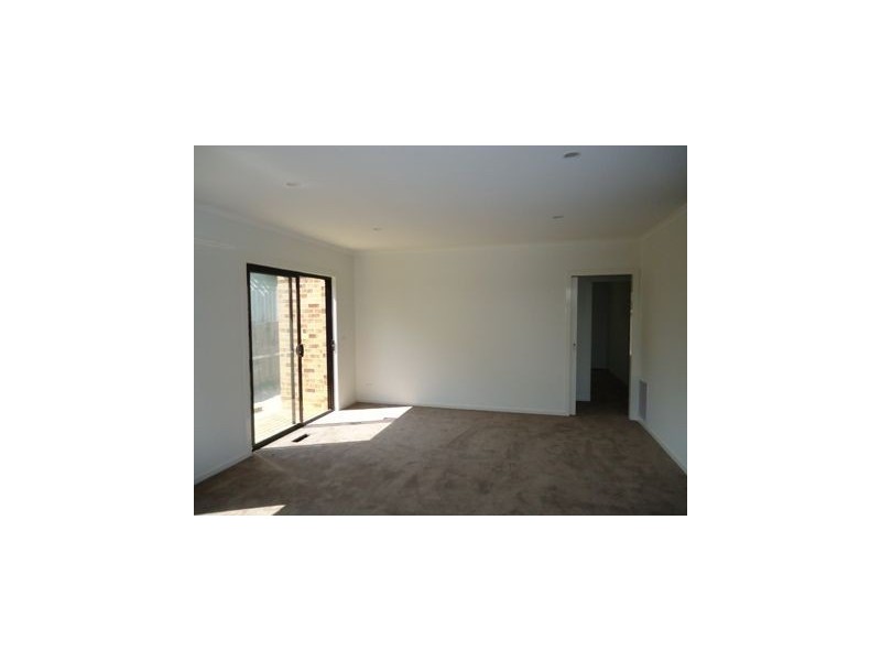 2/12 Zina Grove, Mooroolbark VIC 3138