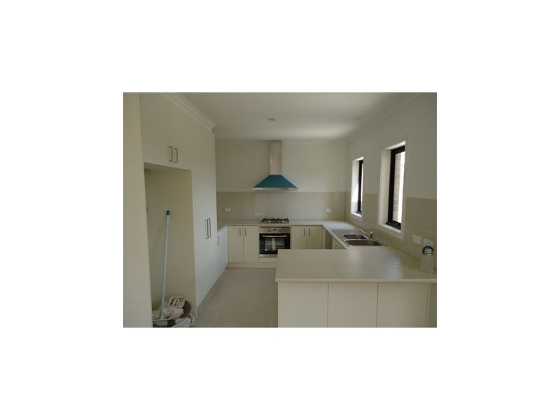 2/12 Zina Grove, Mooroolbark VIC 3138