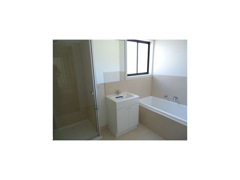 2/12 Zina Grove, Mooroolbark VIC 3138