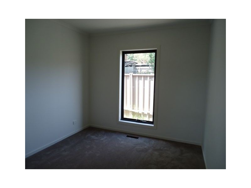 2/12 Zina Grove, Mooroolbark VIC 3138