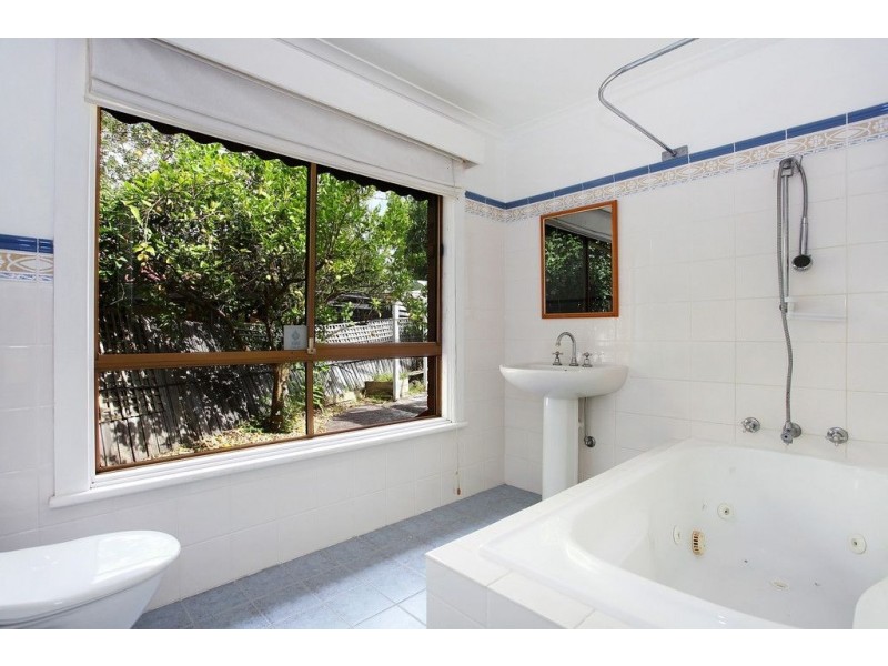 17 Broughton Avenue, Croydon VIC 3136