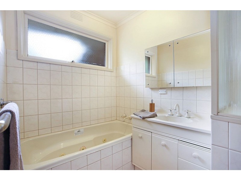 77 Bonnie View Road, Croydon VIC 3136