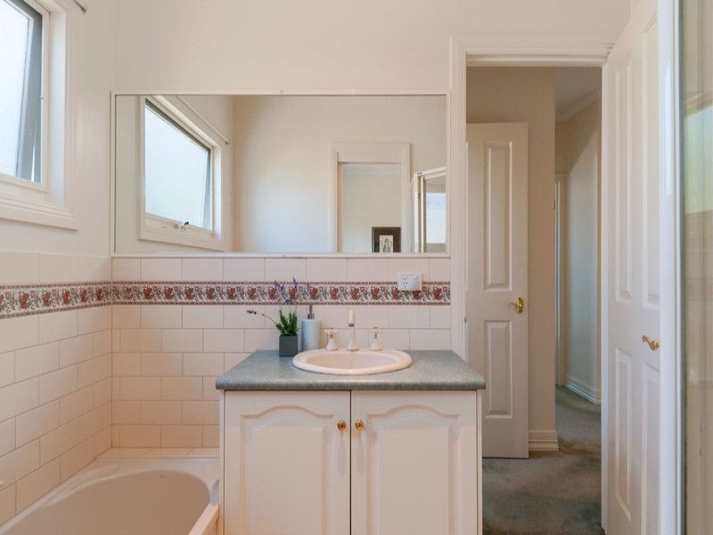 16 Wordsworth Street, Mooroolbark VIC 3138