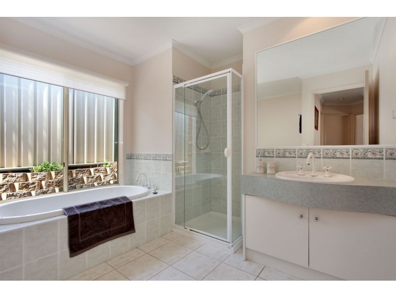 4 Goldentree Drive, Chirnside Park VIC 3116