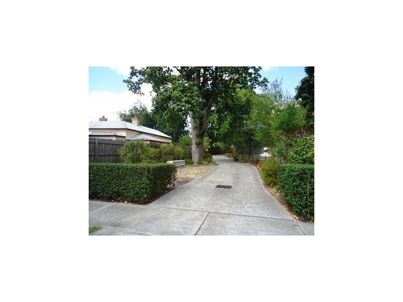 2/5A Taylors Road, Croydon VIC 3136