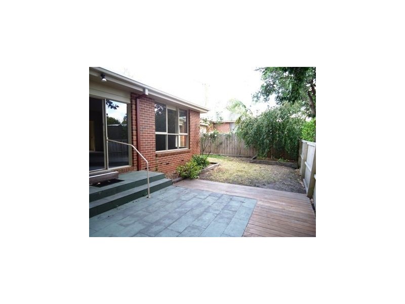 2/5A Taylors Road, Croydon VIC 3136