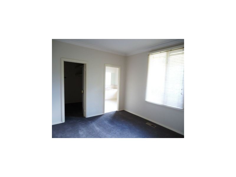 2/5A Taylors Road, Croydon VIC 3136