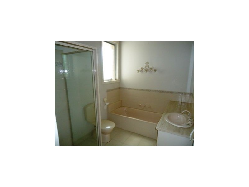 2/5A Taylors Road, Croydon VIC 3136