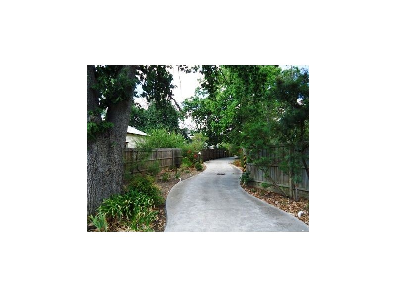 2/5A Taylors Road, Croydon VIC 3136