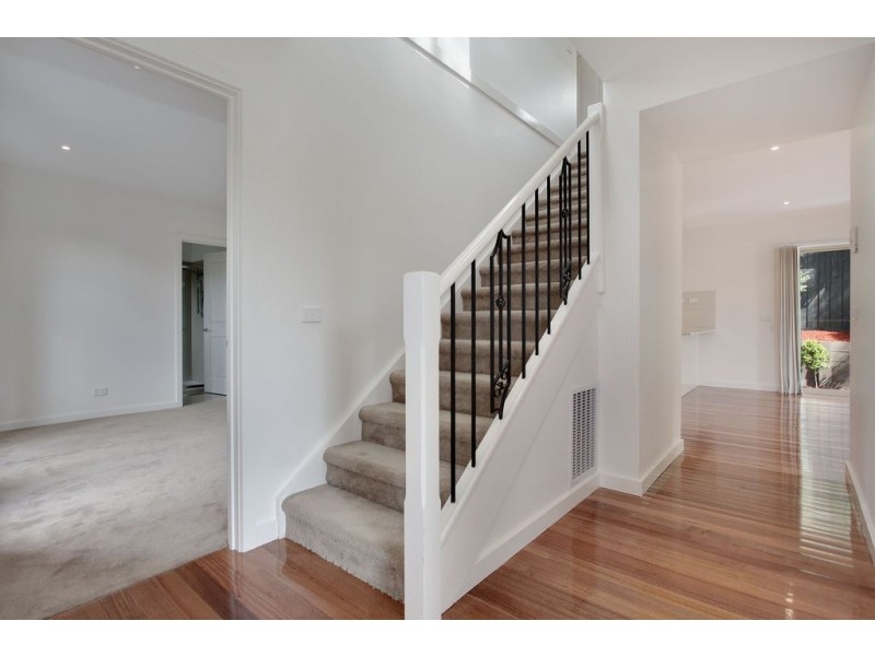 1/27 Lucille Avenue, Croydon South VIC 3136