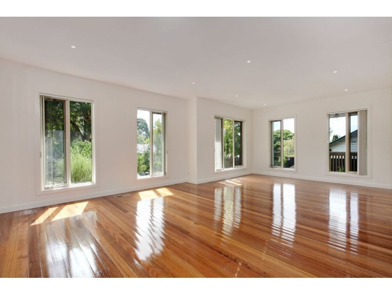 1/27 Lucille Avenue, Croydon South VIC 3136