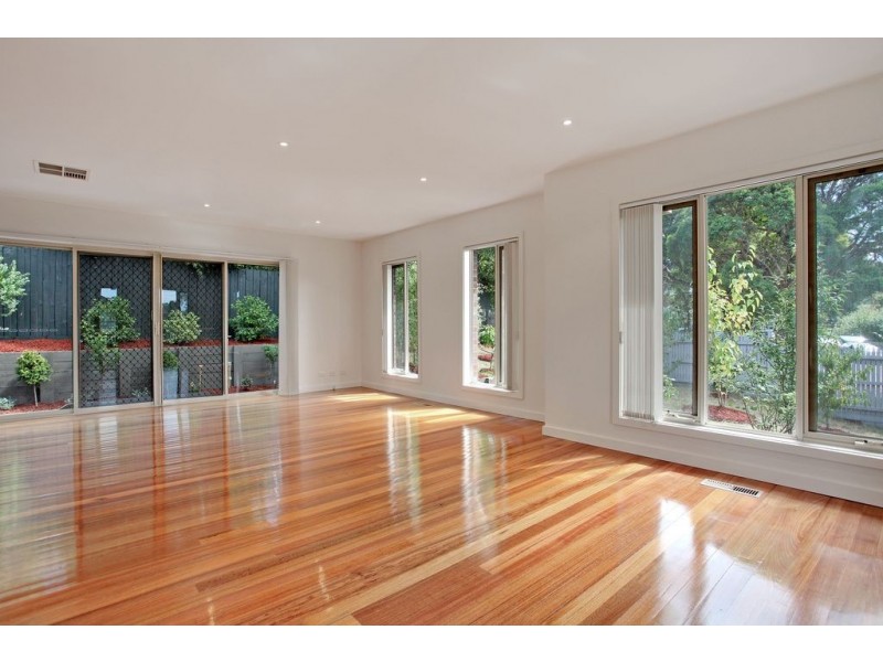 1/27 Lucille Avenue, Croydon South VIC 3136