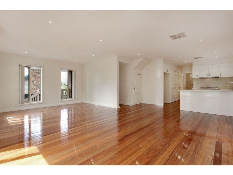 1/27 Lucille Avenue, Croydon South VIC 3136