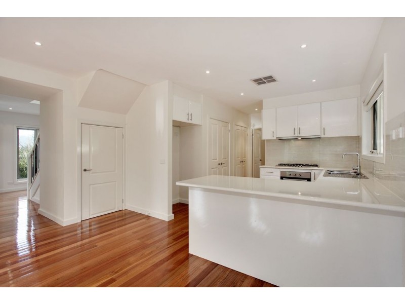 1/27 Lucille Avenue, Croydon South VIC 3136