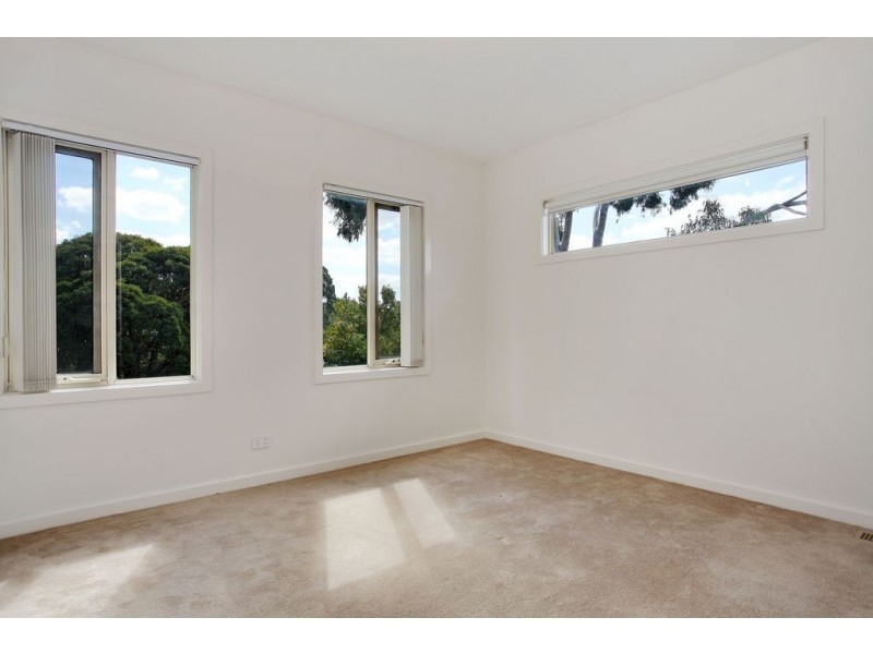 1/27 Lucille Avenue, Croydon South VIC 3136