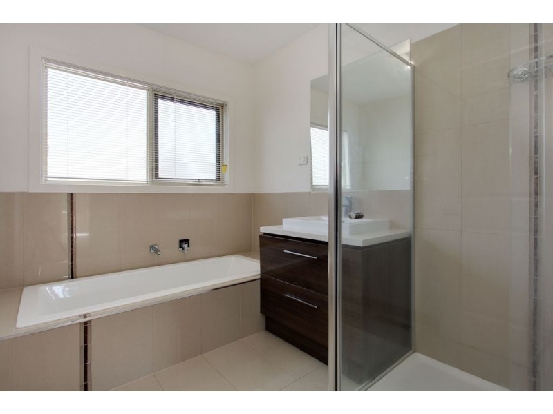 1/27 Lucille Avenue, Croydon South VIC 3136