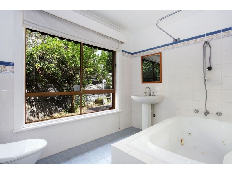 17 Broughton Avenue, Croydon VIC 3136