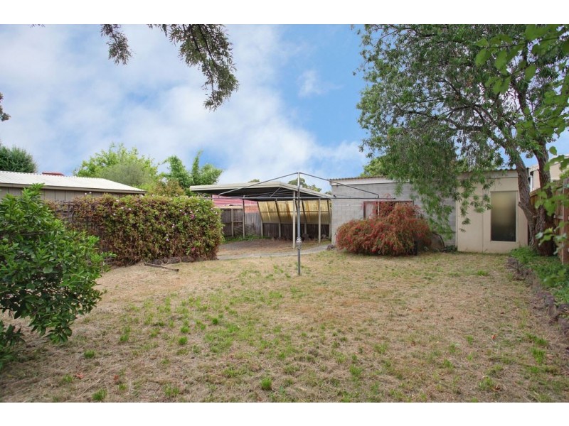 17 Broughton Avenue, Croydon VIC 3136