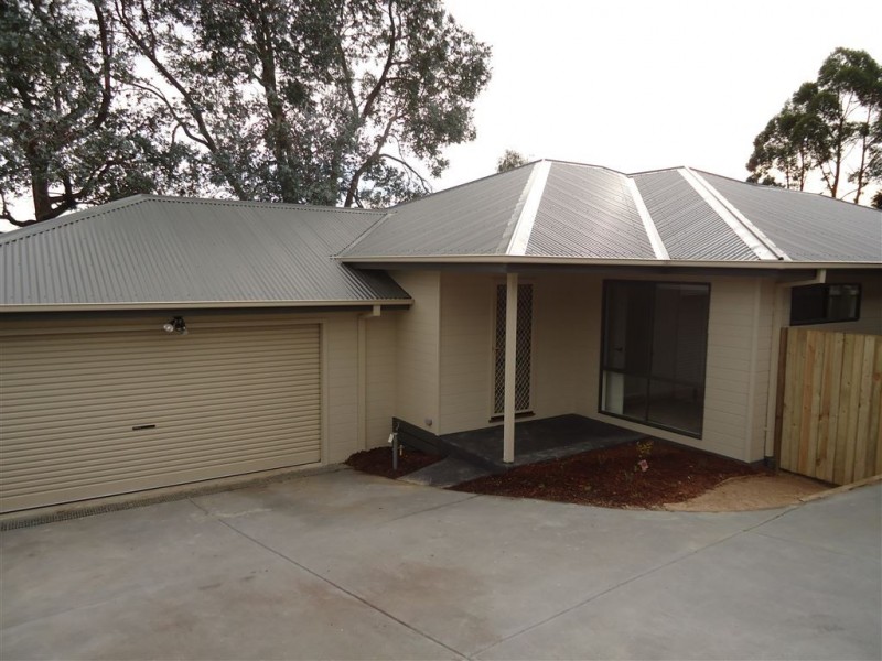 2/43 Edward Road, Chirnside Park VIC 3116