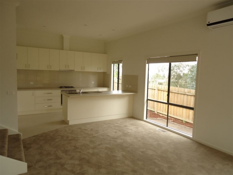 2/43 Edward Road, Chirnside Park VIC 3116