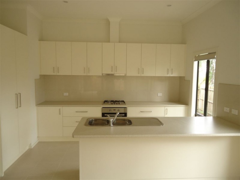 2/43 Edward Road, Chirnside Park VIC 3116