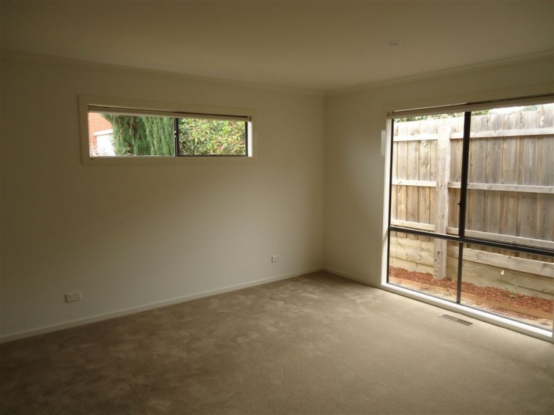 2/43 Edward Road, Chirnside Park VIC 3116